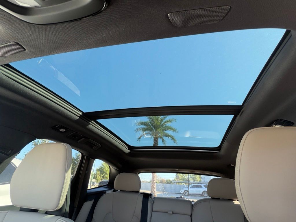 2026 Volvo XC60 Plus - Photo 24