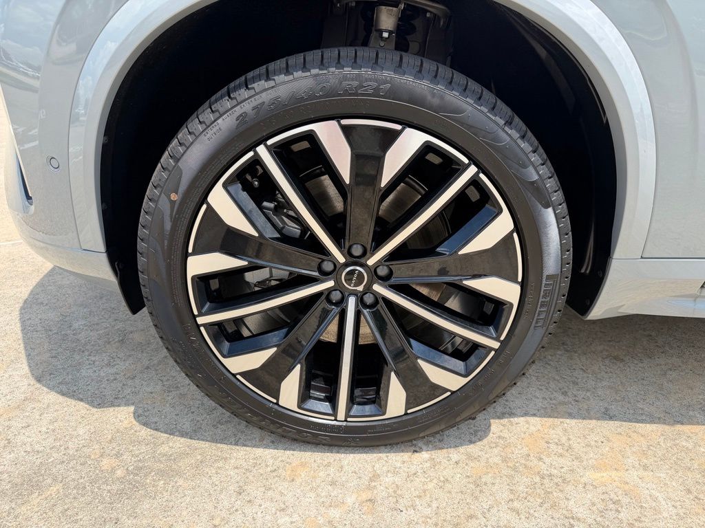 2026 Volvo XC90 Plus - Photo 10