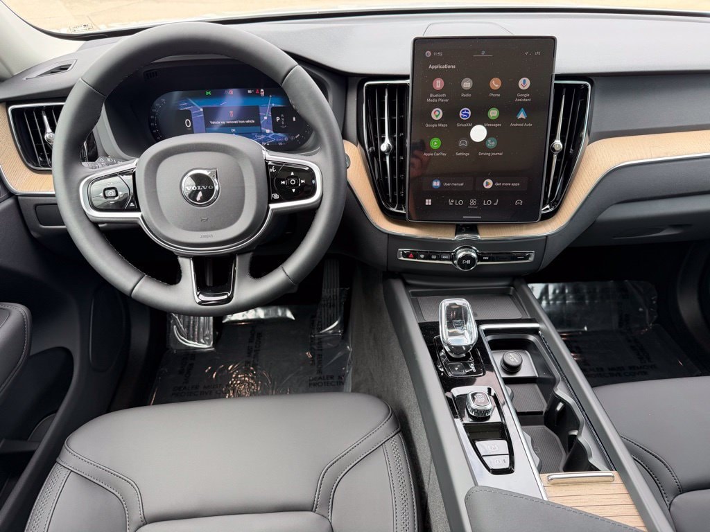 2026 Volvo XC60 Plus - Photo 16