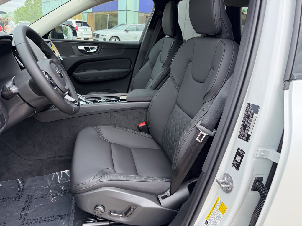 2026 Volvo XC60 Plus - Photo 11