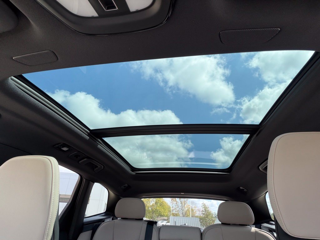 2026 Volvo XC60 Plus - Photo 23