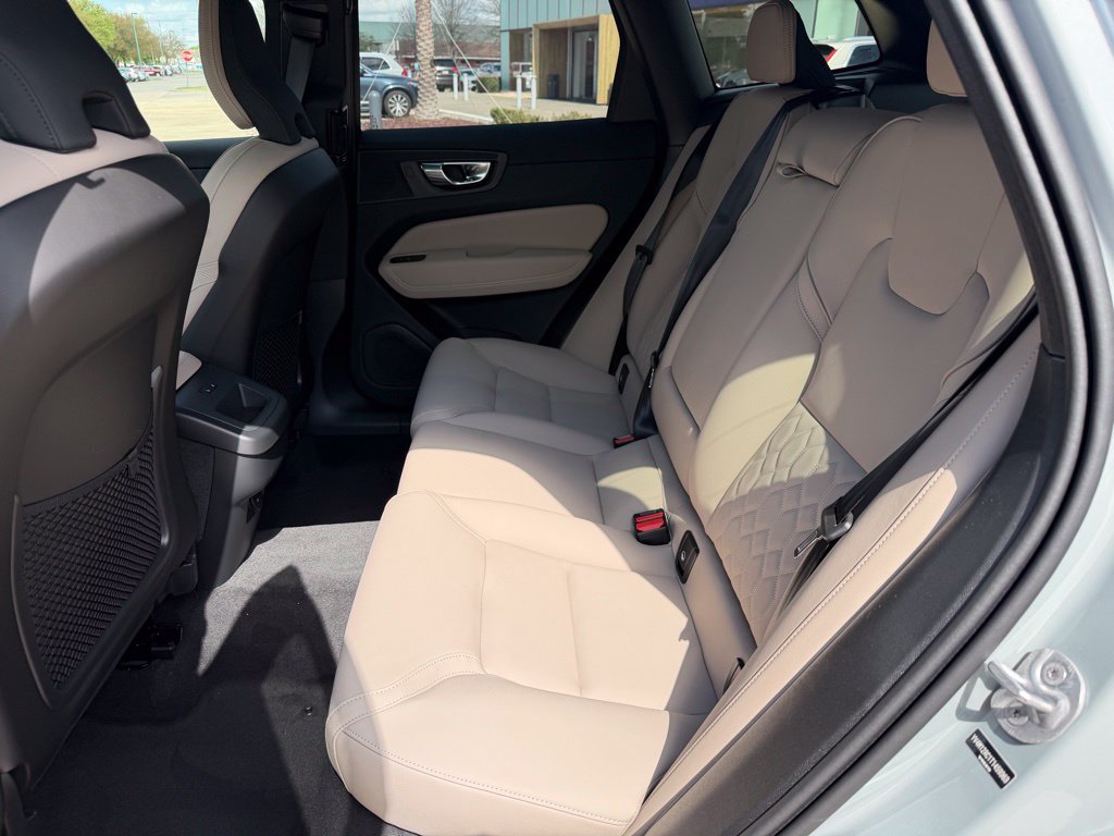 2026 Volvo XC60 Plus - Photo 14