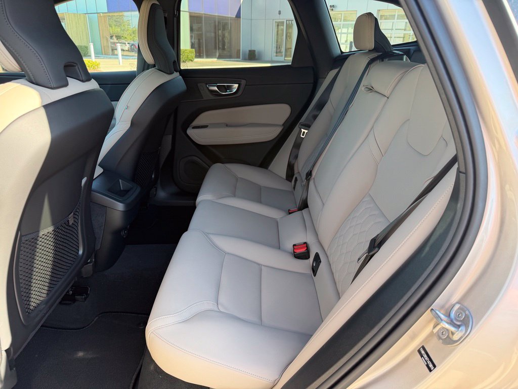 2026 Volvo XC60 Plus - Photo 14