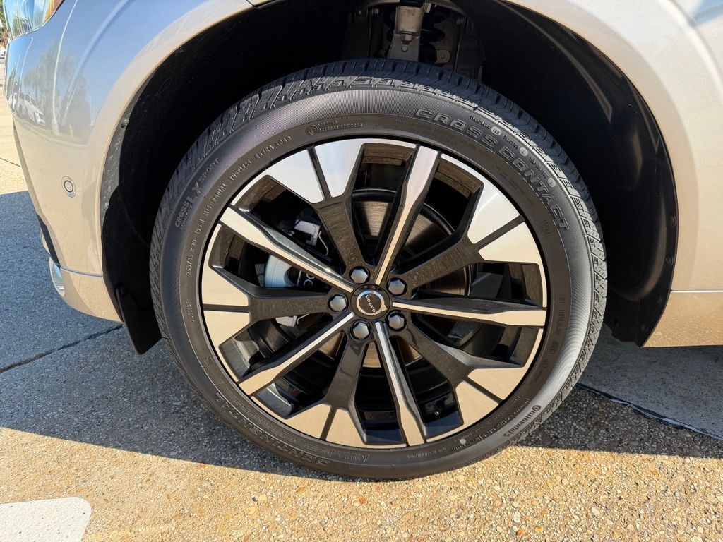 2026 Volvo XC60 Plus - Photo 10