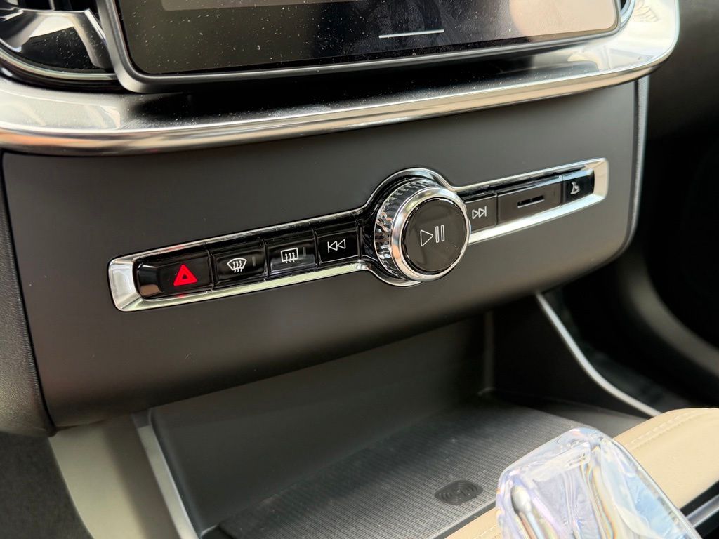 2026 Volvo XC90 Plus - Photo 22