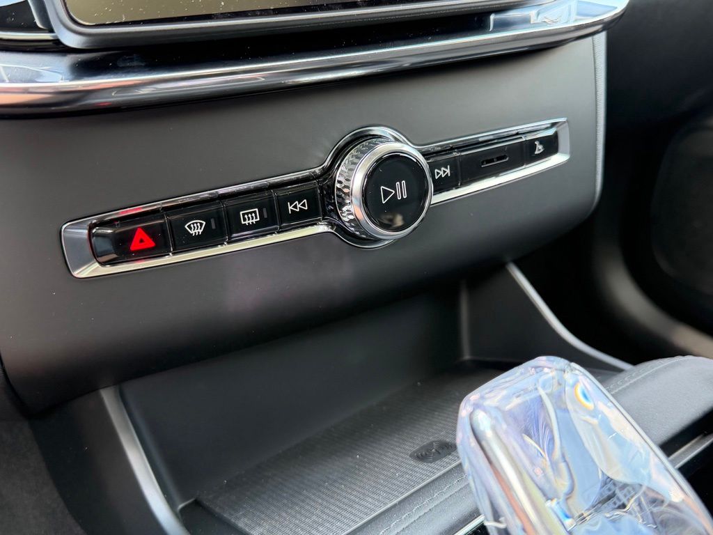 2026 Volvo XC90 Plus - Photo 22