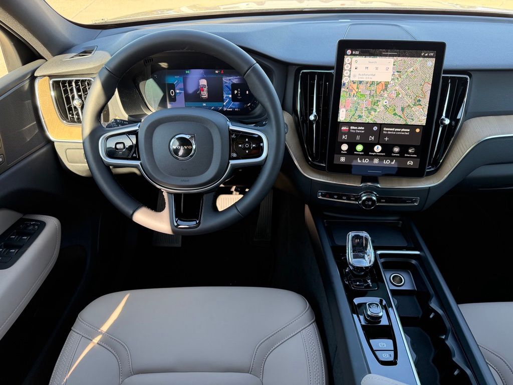 2026 Volvo XC60 Plus - Photo 16