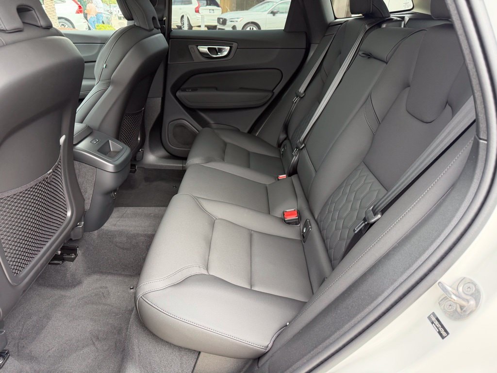 2026 Volvo XC60 Plus - Photo 14