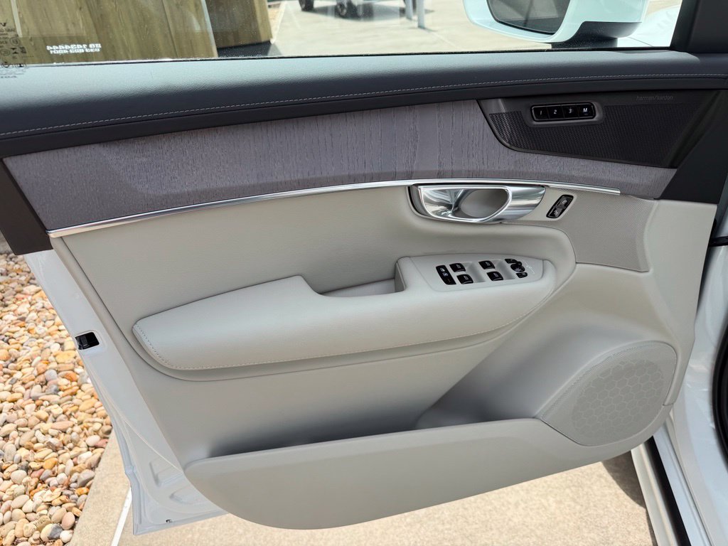 2026 Volvo XC90 Ultra - Photo 10