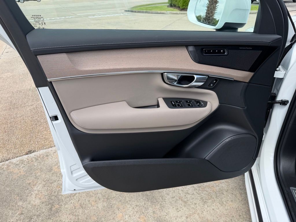 2026 Volvo XC90 Plus - Photo 13