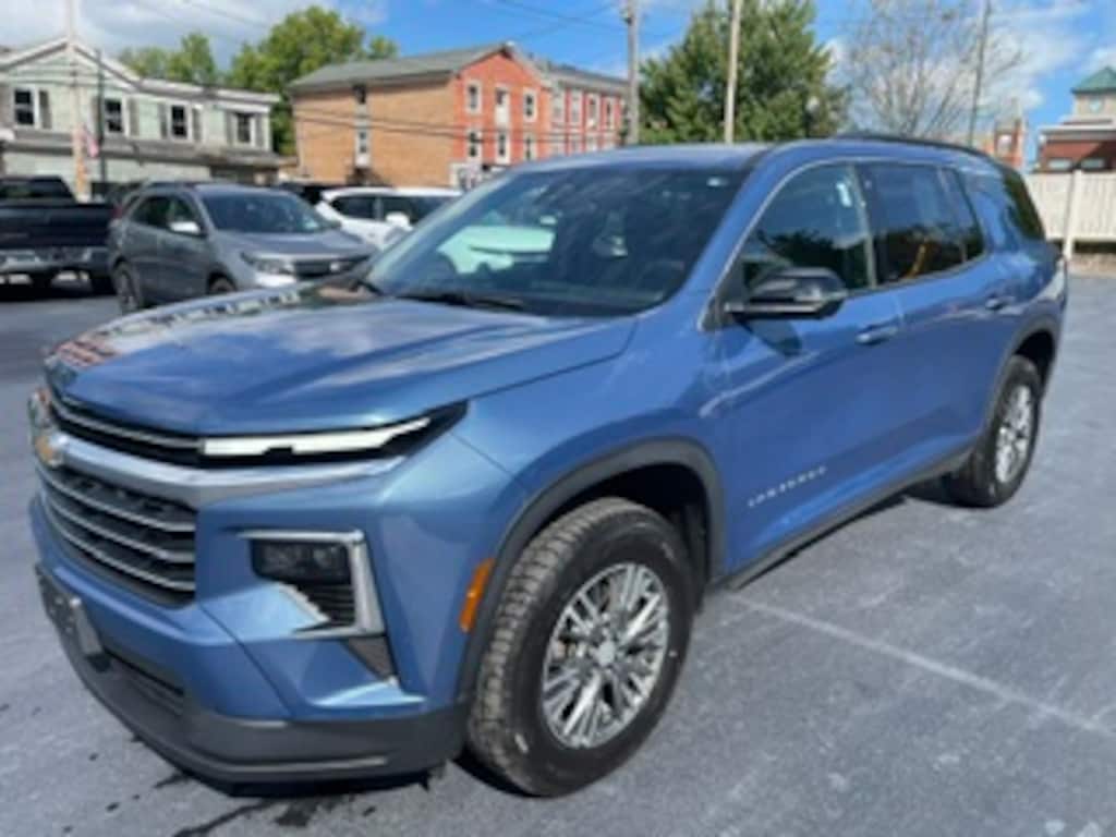 Used 2024 Chevrolet Traverse LT SUV