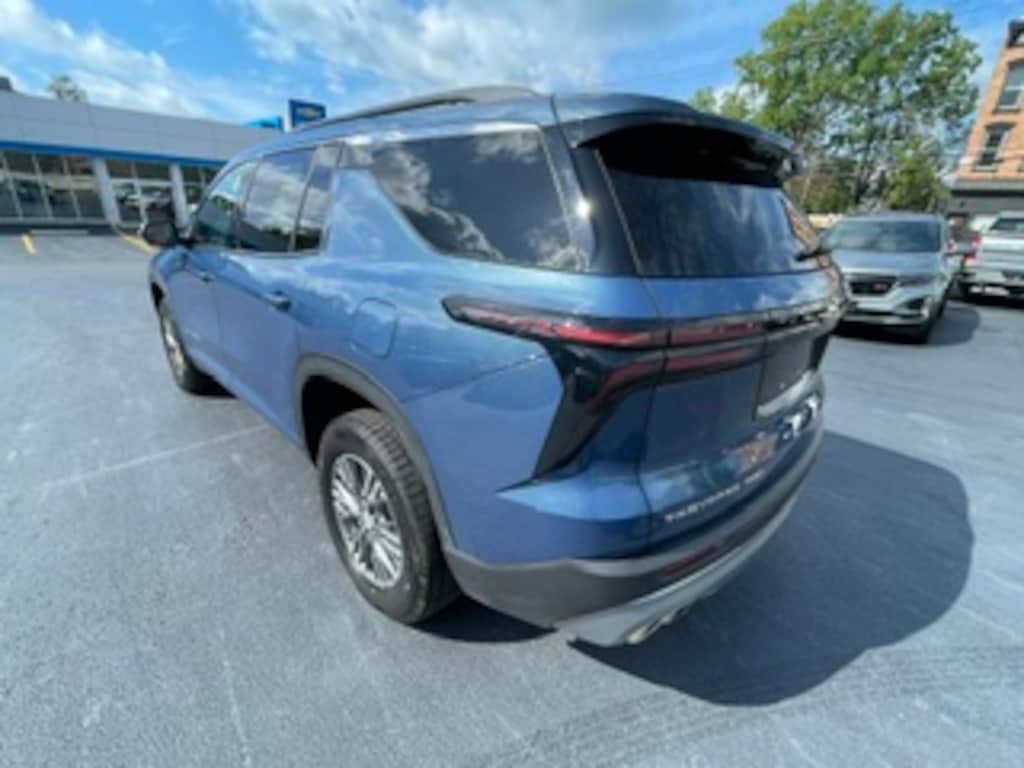 Used 2024 Chevrolet Traverse LT SUV