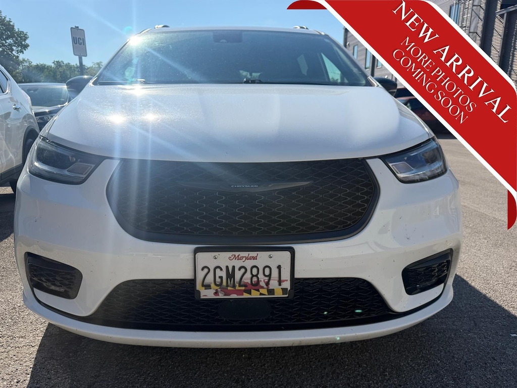 Used 2025 Chrysler Pacifica Limited Van Passenger Van