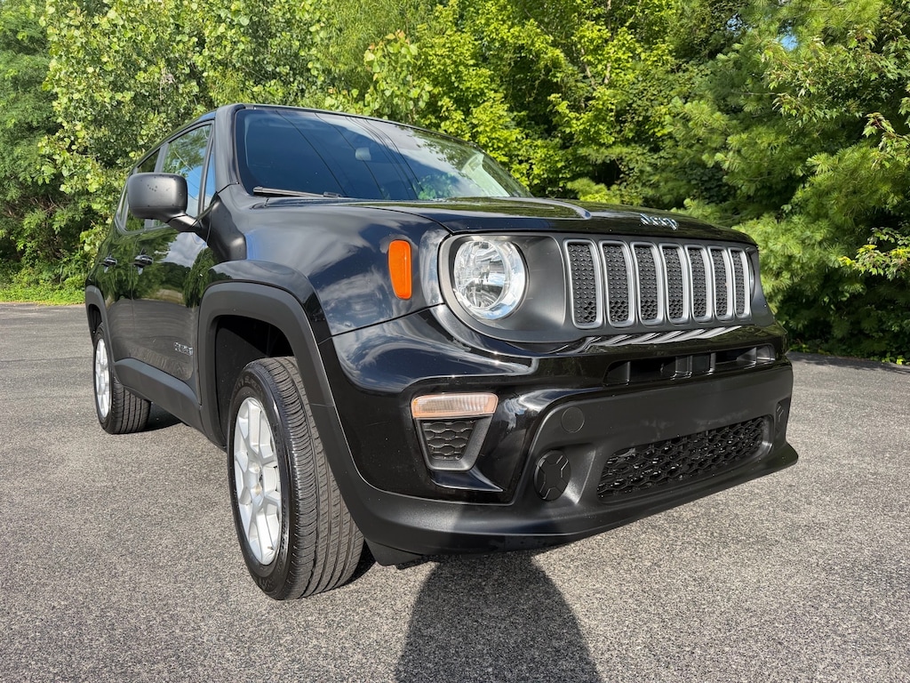Used 2023 Jeep Renegade Latitude SUV