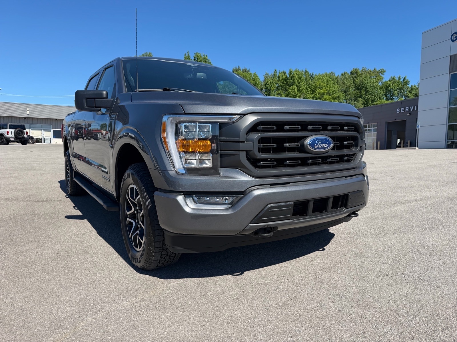 2023 Ford F-150 XLT - Photo 3
