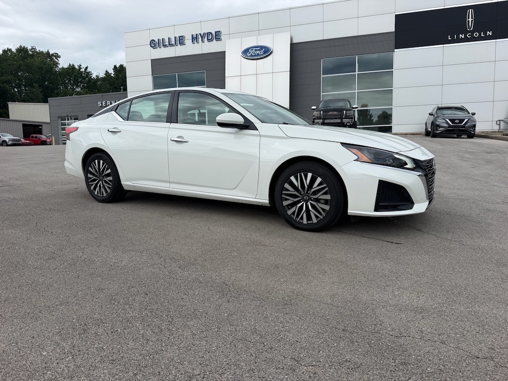 Used 2024 Nissan Altima 2.5 SV Sedan
