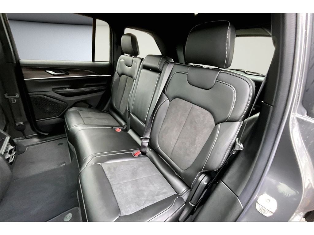 2026 Jeep Grand Cherokee Laredo - Photo 13