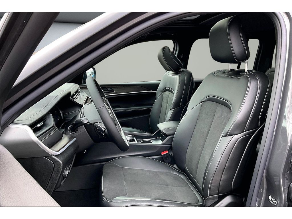 2026 Jeep Grand Cherokee Laredo - Photo 12