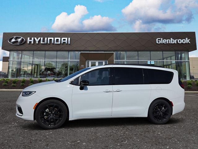 2025 Chrysler Pacifica