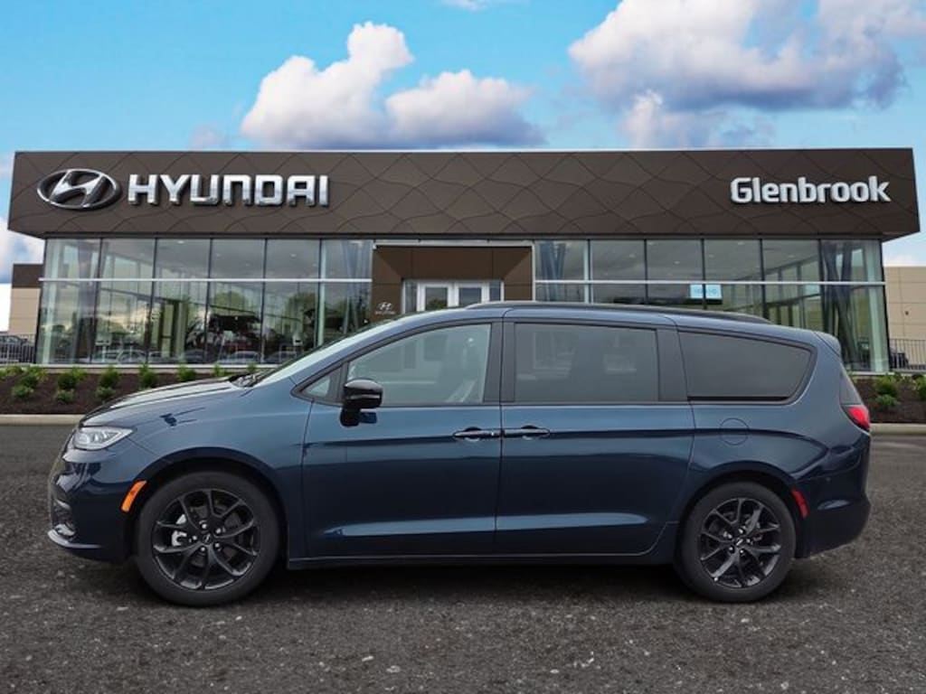 Used 2025 Chrysler Pacifica Limited Van Passenger Van