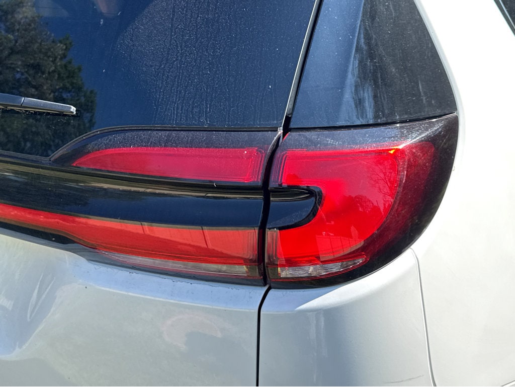 Used 2025 Chrysler Pacifica Limited Minivan/Van