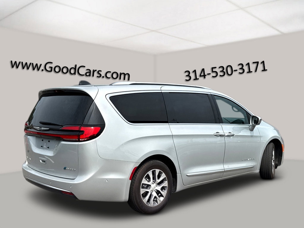 Used 2024 Chrysler Pacifica Hybrid Pinnacle Minivan/Van