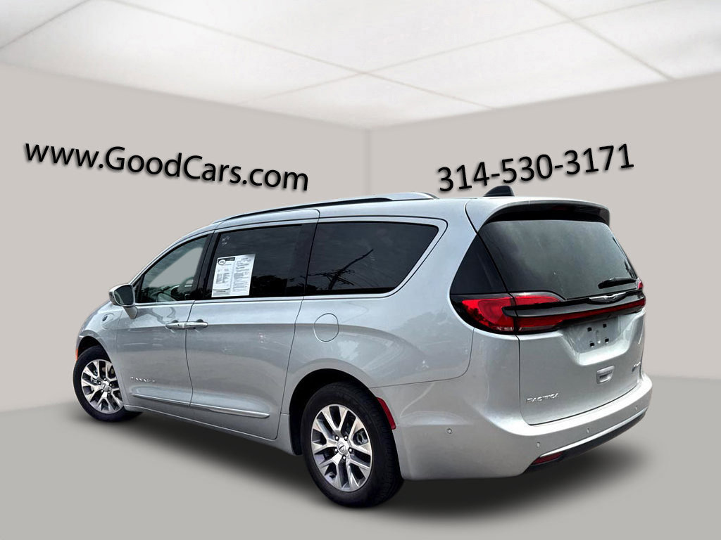 Used 2024 Chrysler Pacifica Hybrid Pinnacle Minivan/Van