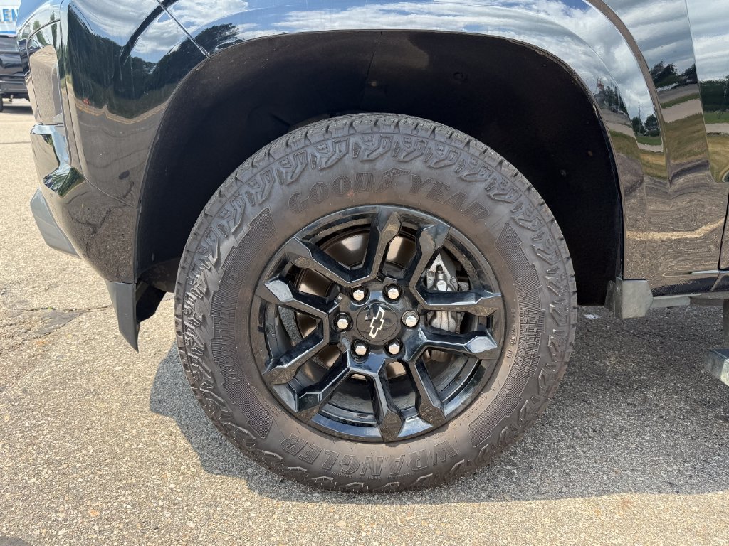 2025 Chevrolet Colorado Z71 - Photo 13