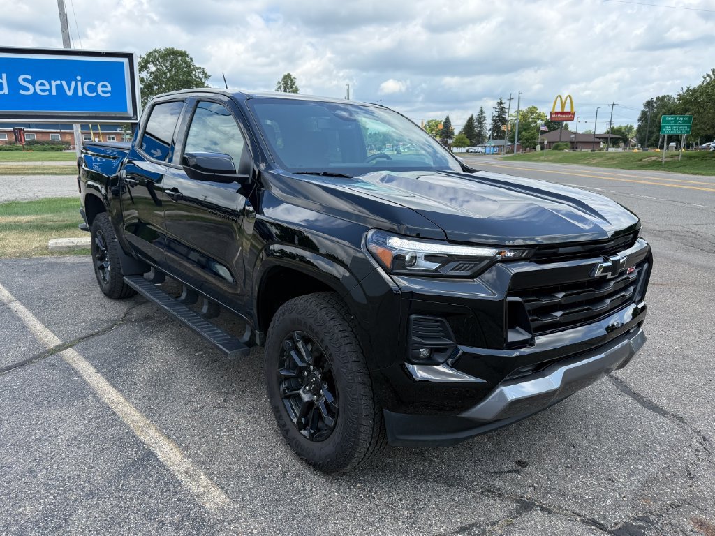 2025 Chevrolet Colorado Z71 - Photo 10