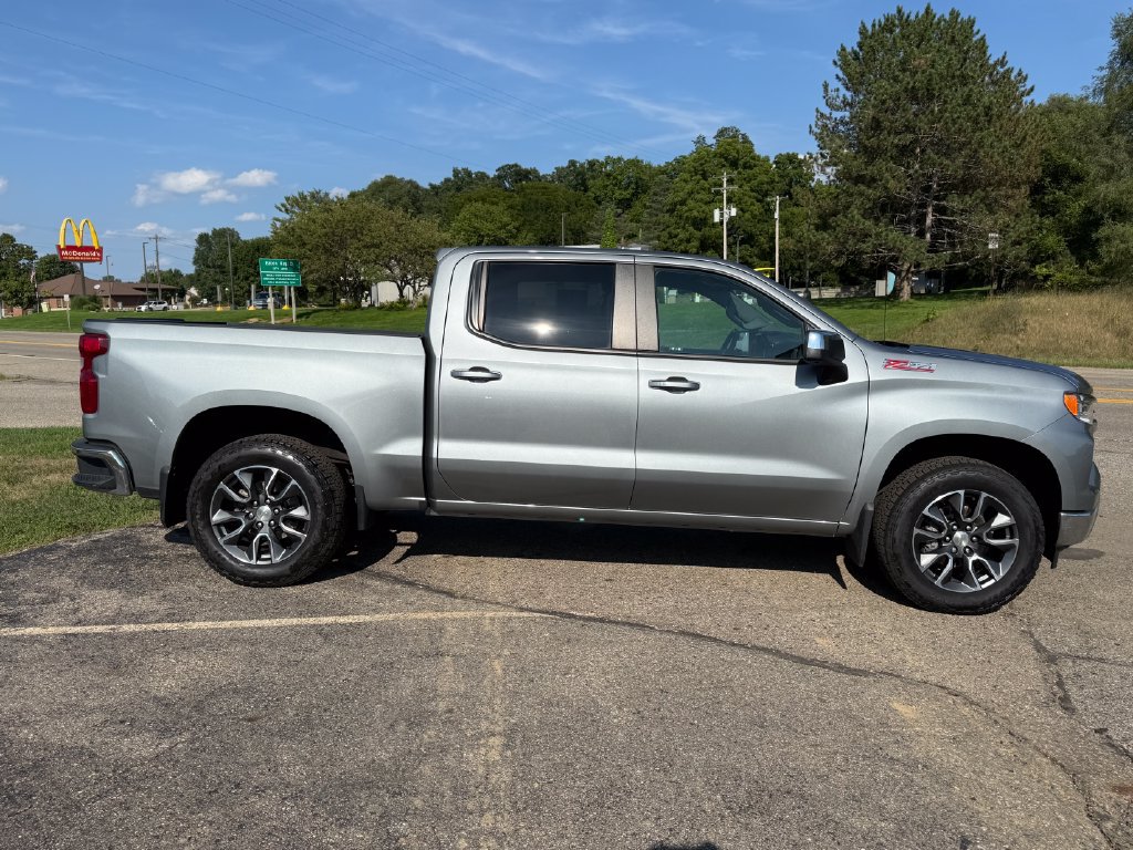 2023 Chevrolet Silverado 1500 LT - Photo 6