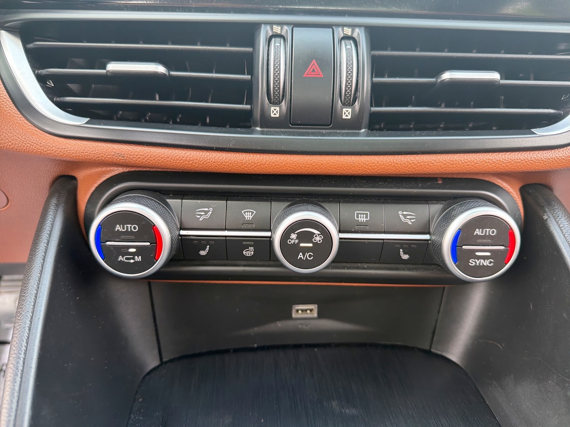 2019 Alfa Romeo Giulia Base - Photo 17