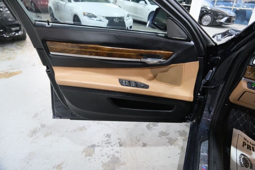 2015 BMW 7 Series 750Li - Photo 18