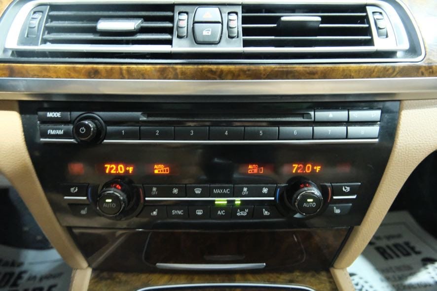 2015 BMW 7 Series 750Li - Photo 31