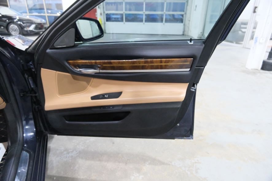2015 BMW 7 Series 750Li - Photo 36