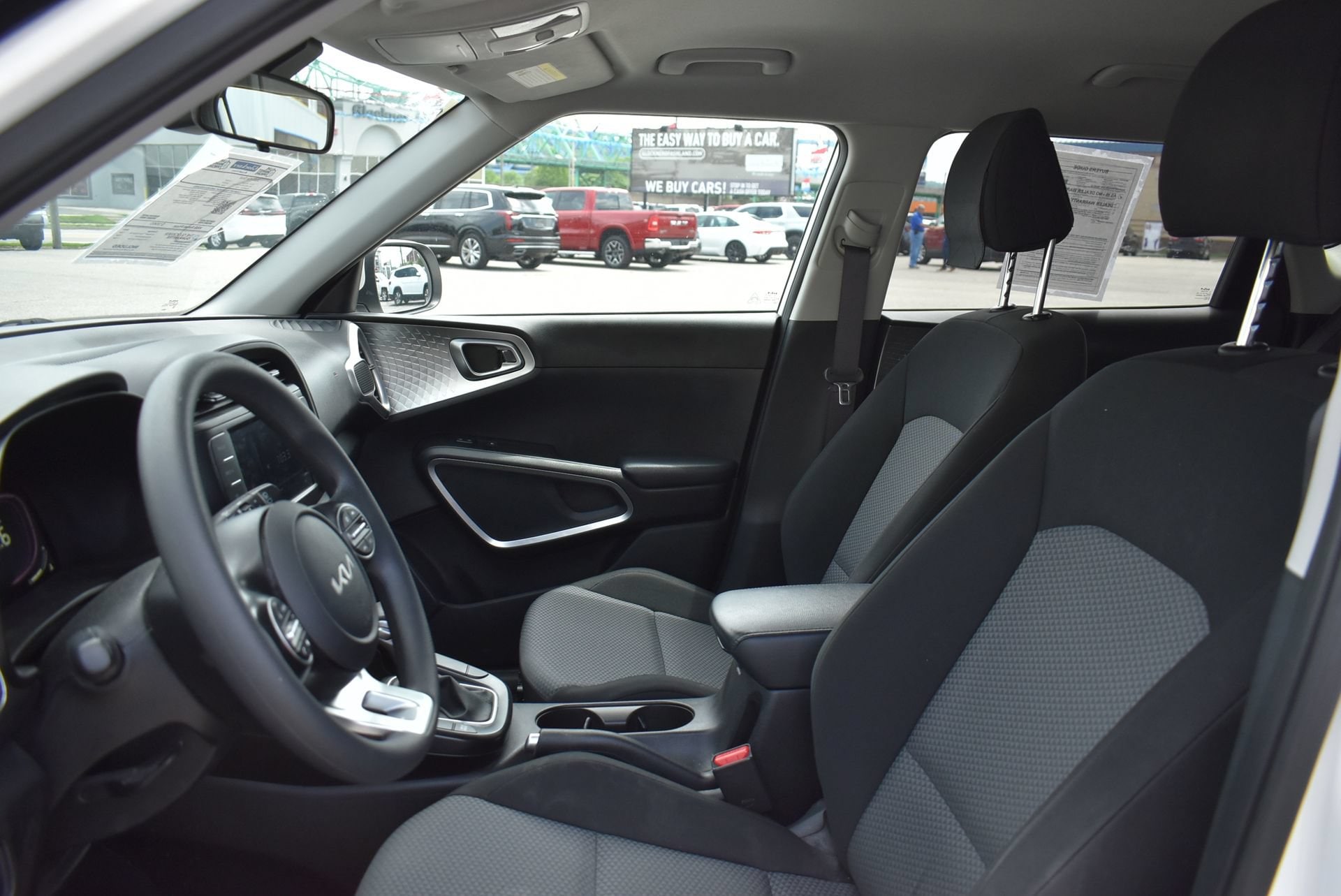 2023 Kia Soul LX - Photo 12