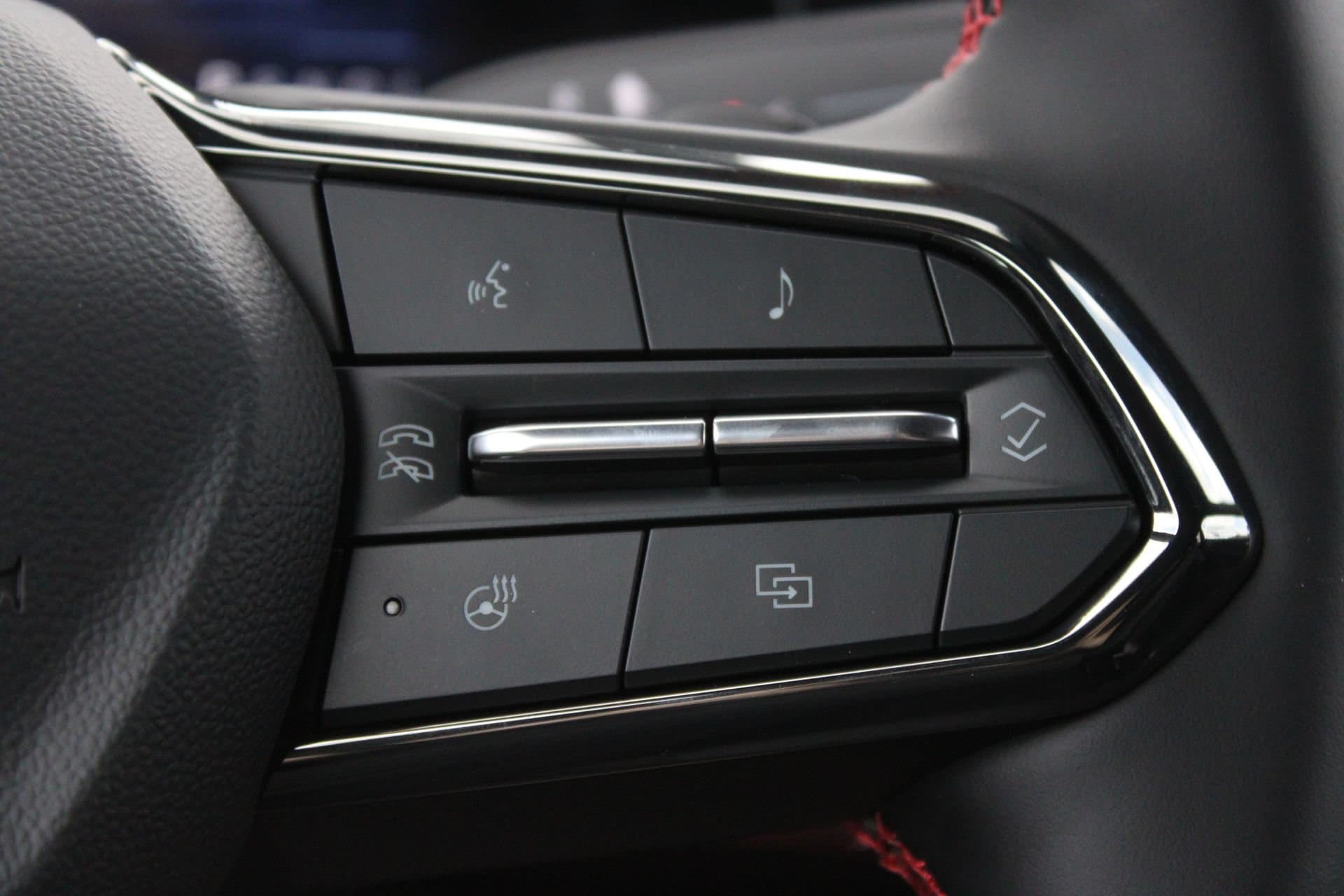 2027 Chevrolet Equinox RS - Photo 32