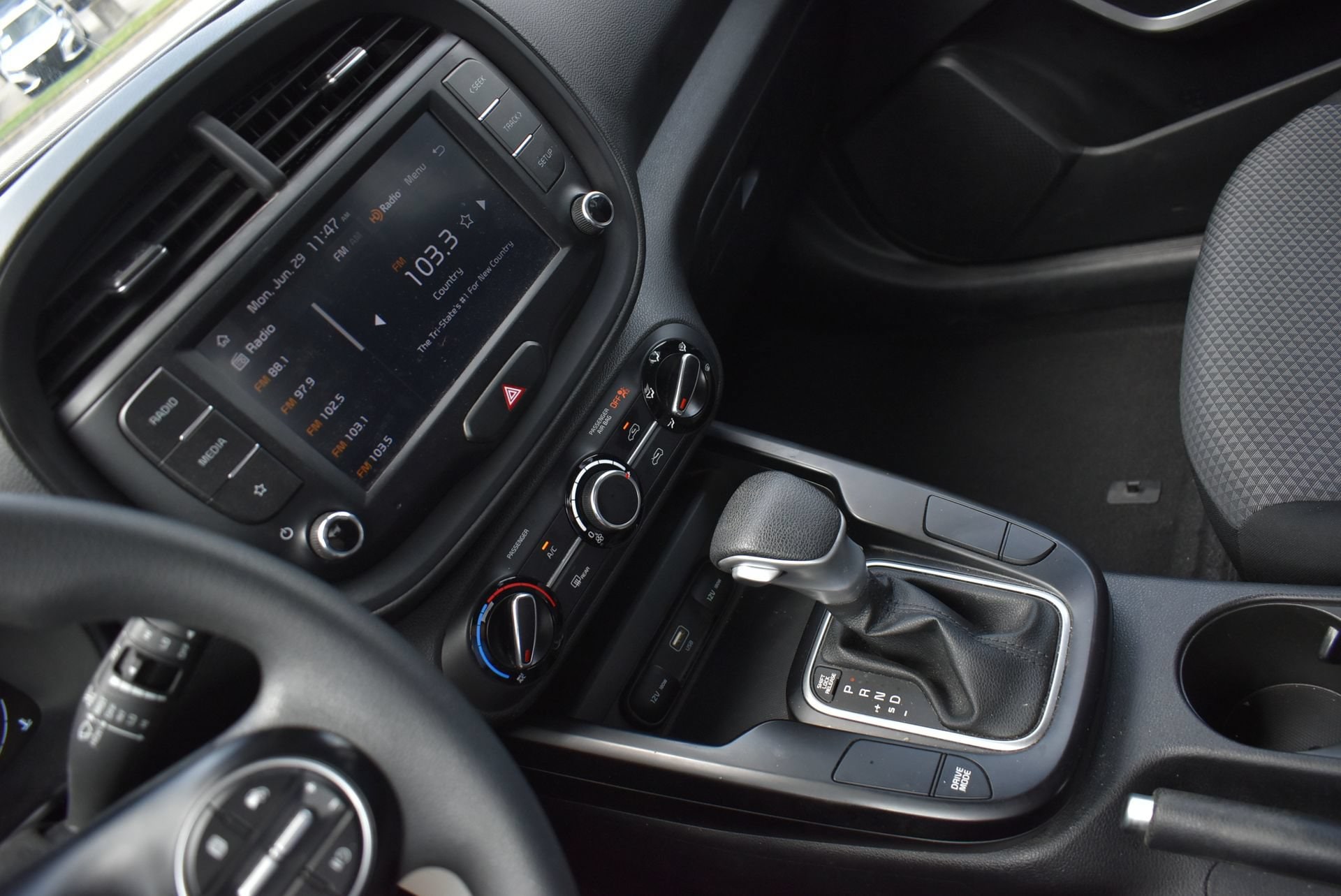 2023 Kia Soul LX - Photo 21