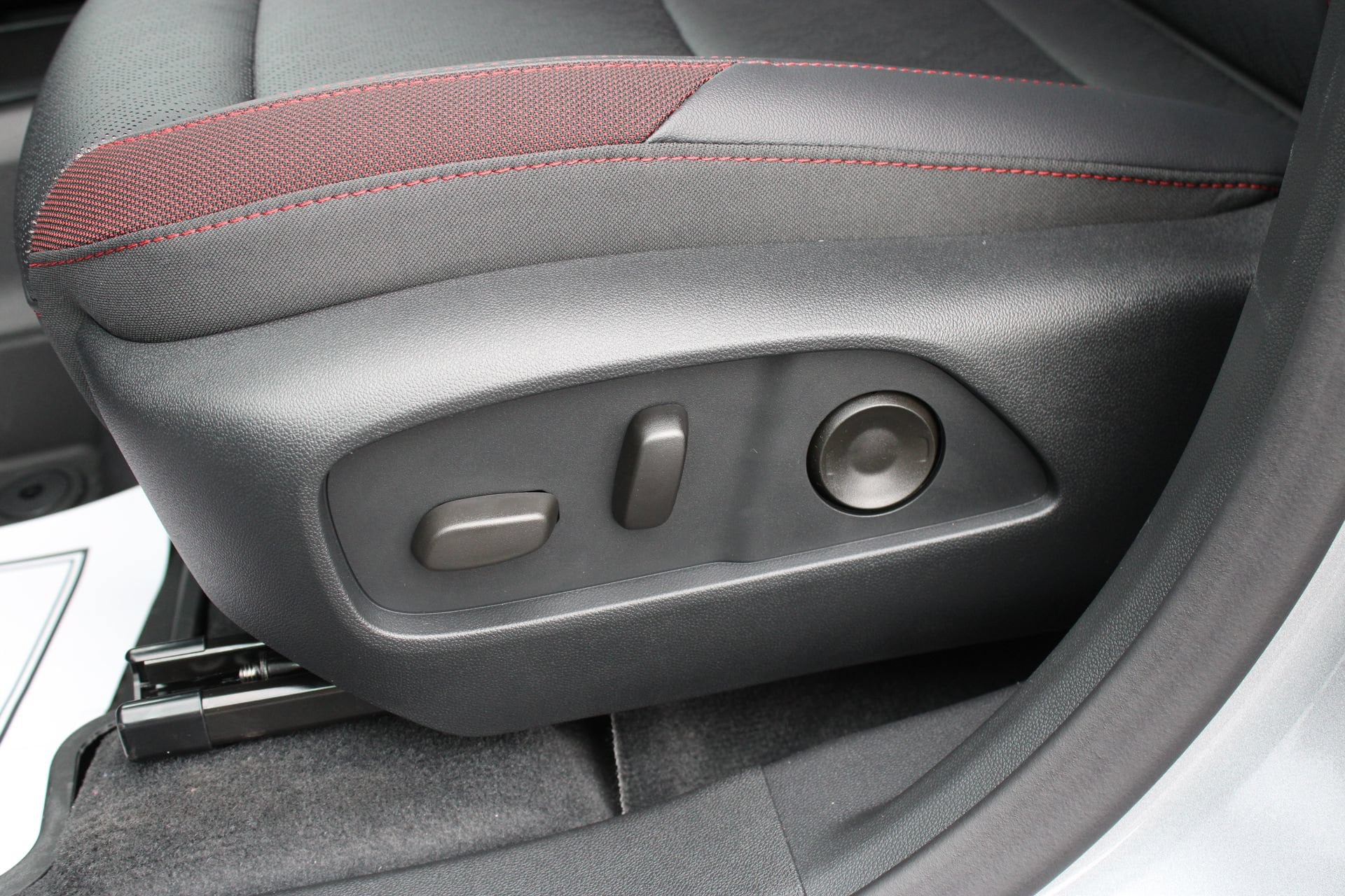 2027 Chevrolet Equinox RS - Photo 13