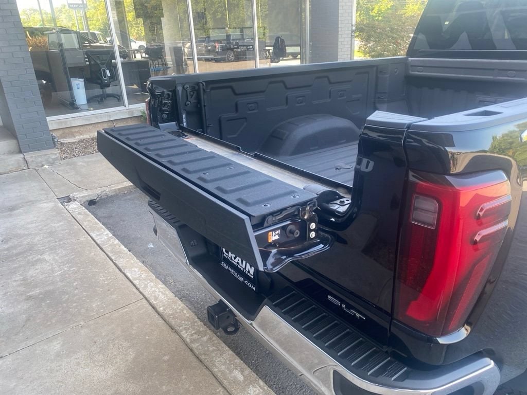 2025 GMC Sierra 2500HD SLT - Photo 6