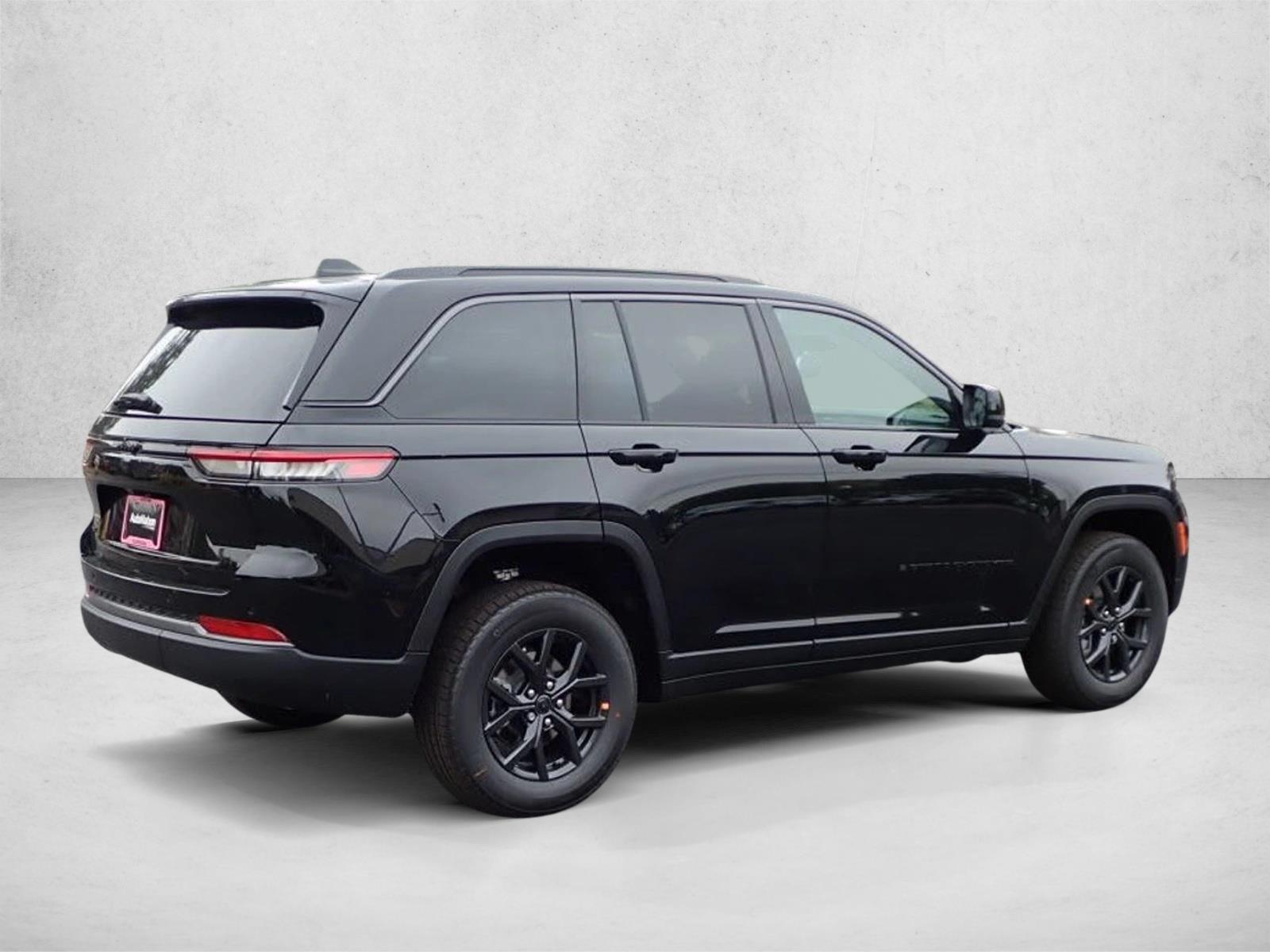 New 2027 Jeep Grand Cherokee Laredo Altitude SUV