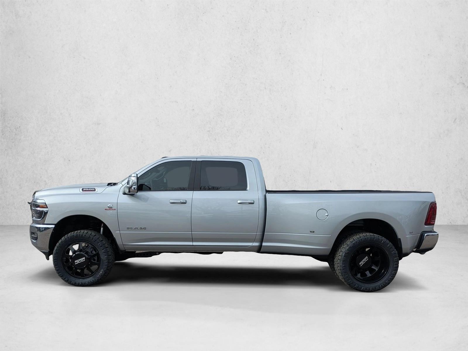 2026 RAM 3500 Laramie - Photo 9