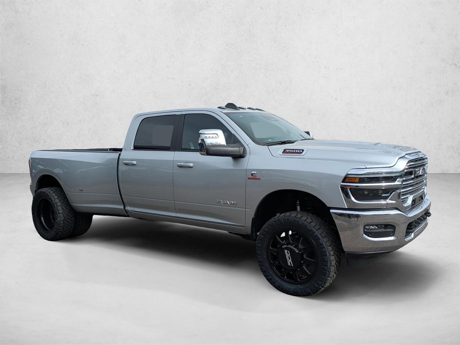 2026 RAM 3500 Laramie - Photo 6