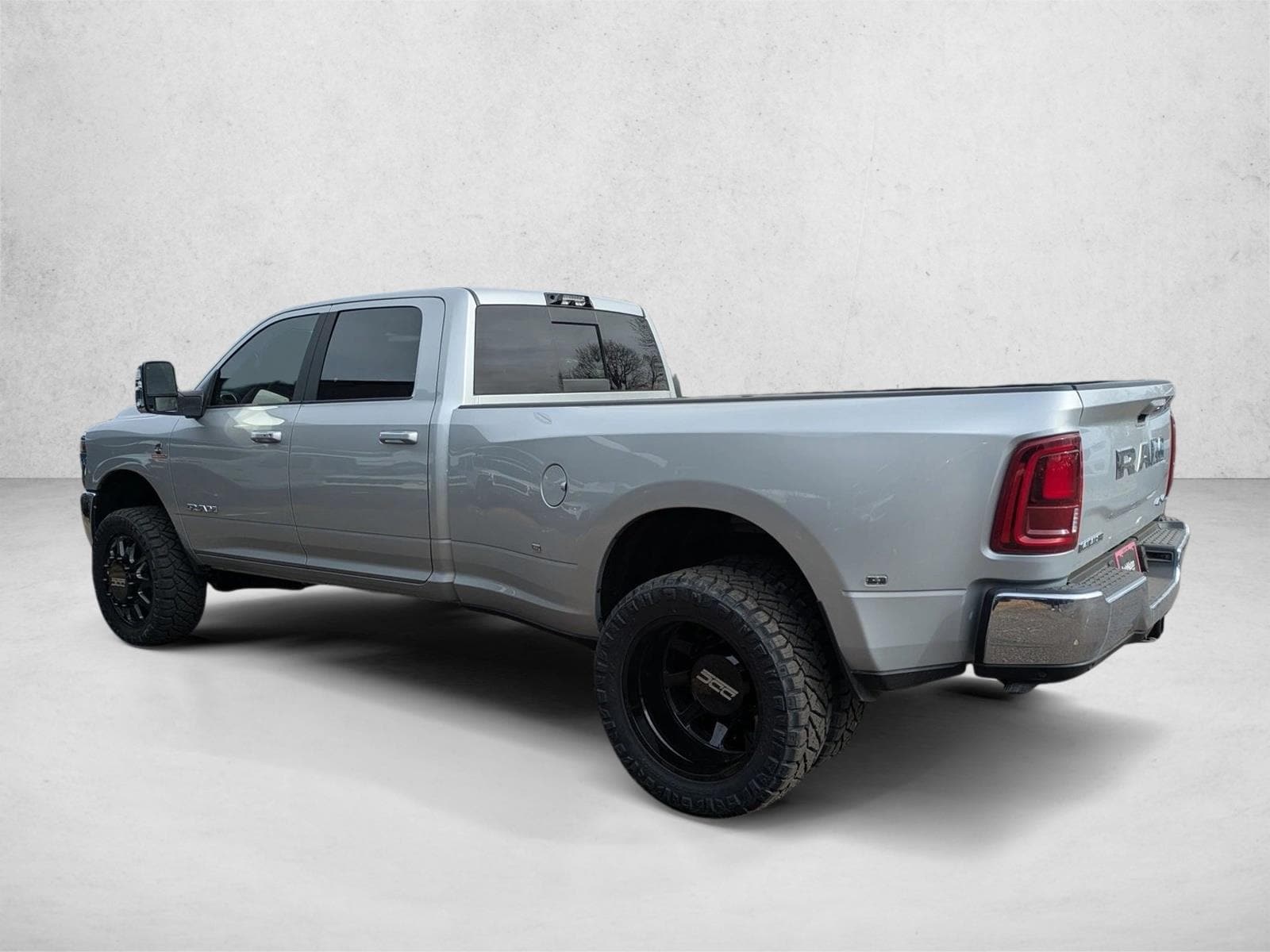 2026 RAM 3500 Laramie - Photo 8