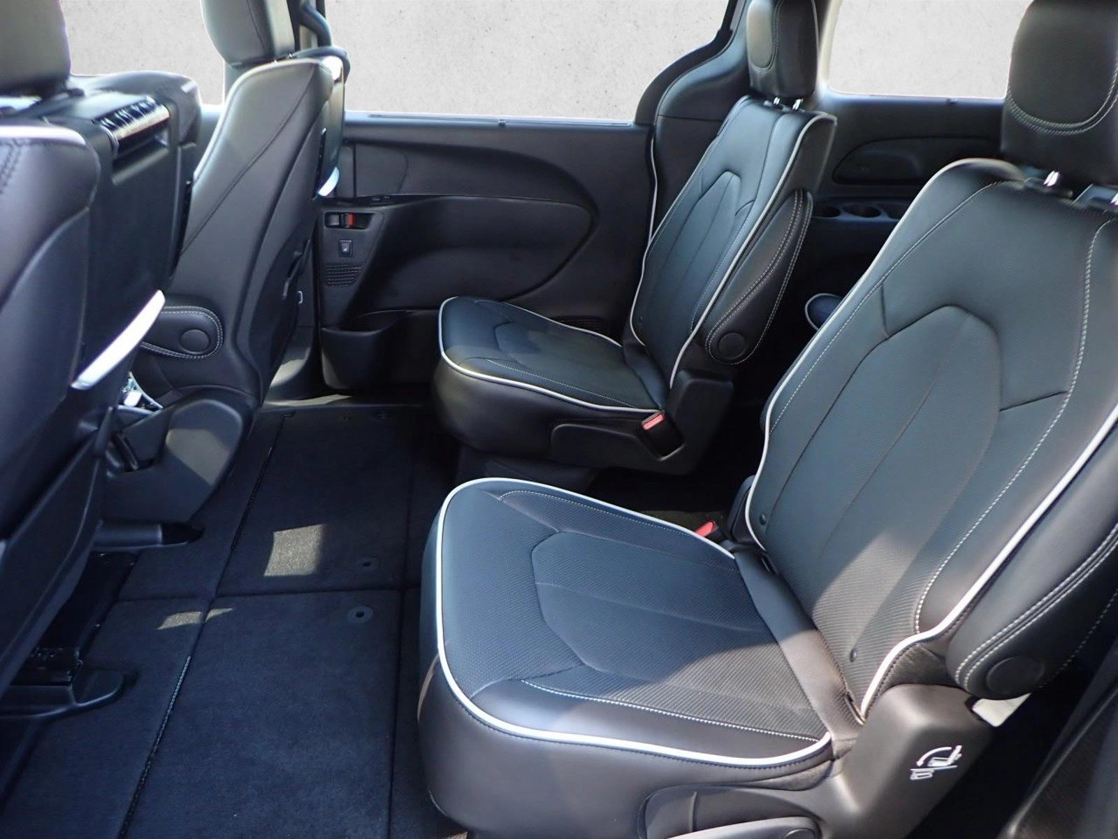 2026 Chrysler Pacifica Limited - Photo 10