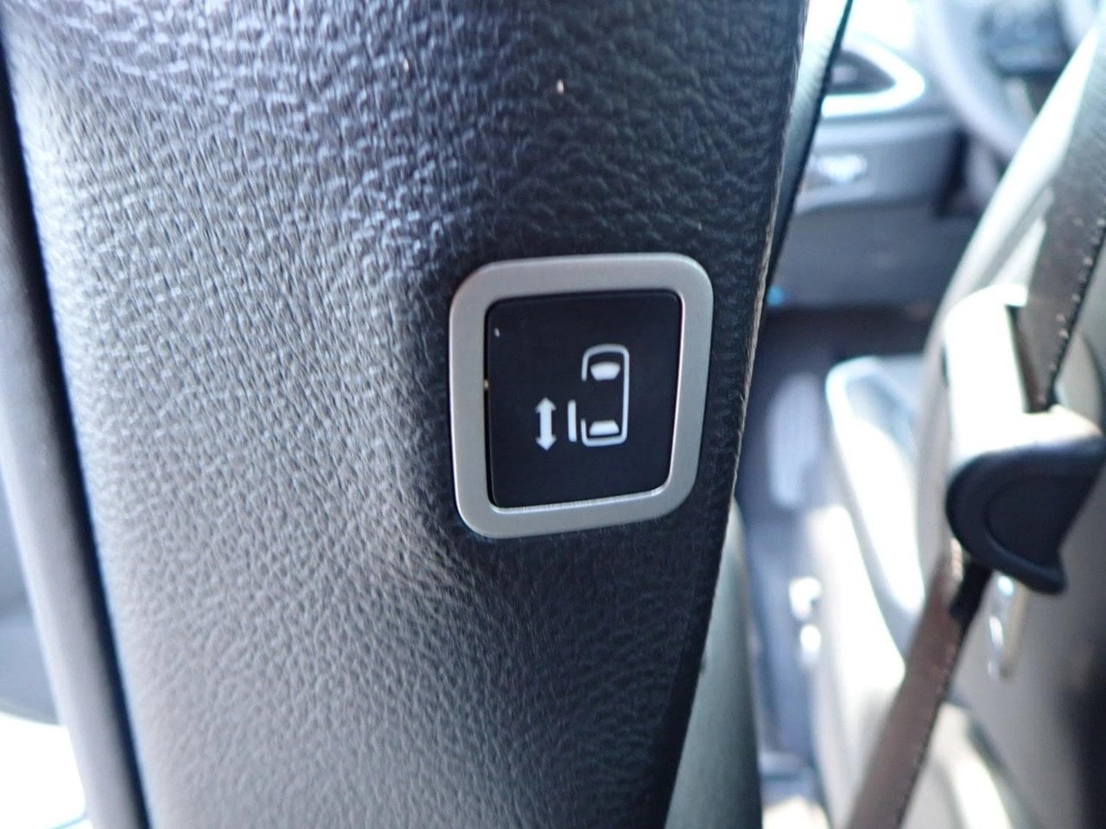 2026 Chrysler Pacifica Limited - Photo 12