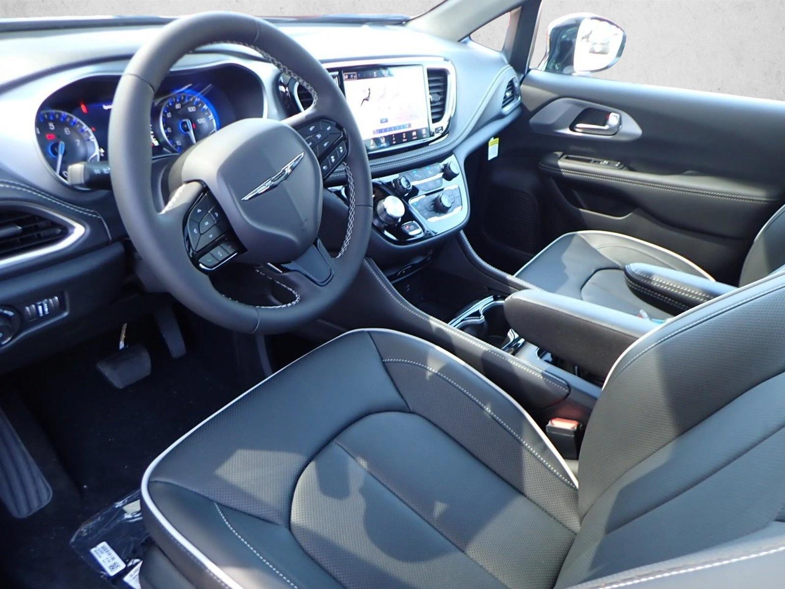 2026 Chrysler Pacifica Limited - Photo 13