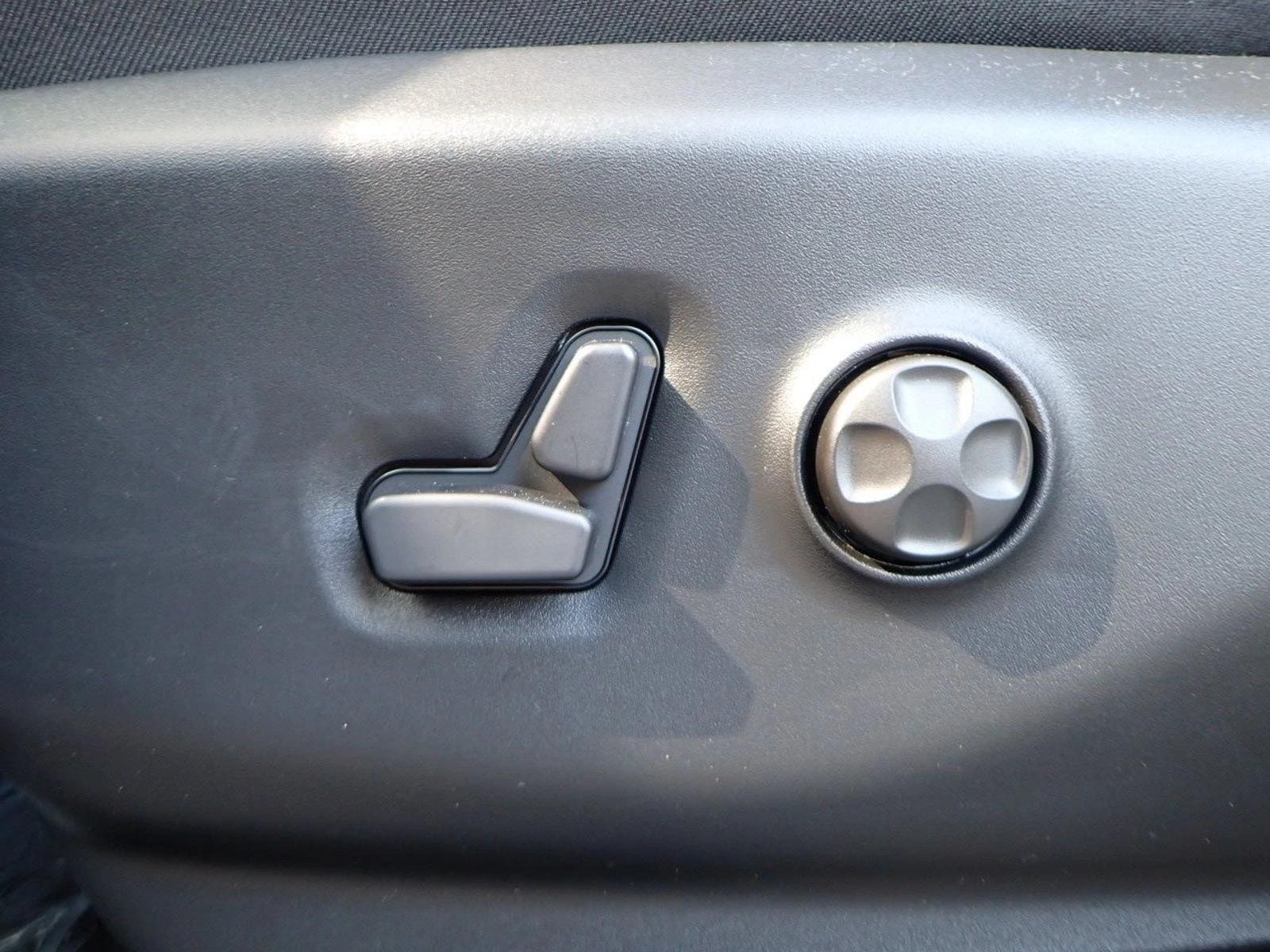 2026 Chrysler Pacifica Limited - Photo 15