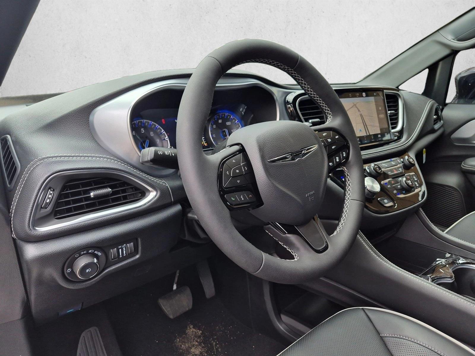 New 2026 Chrysler Pacifica Limited Van Passenger Van