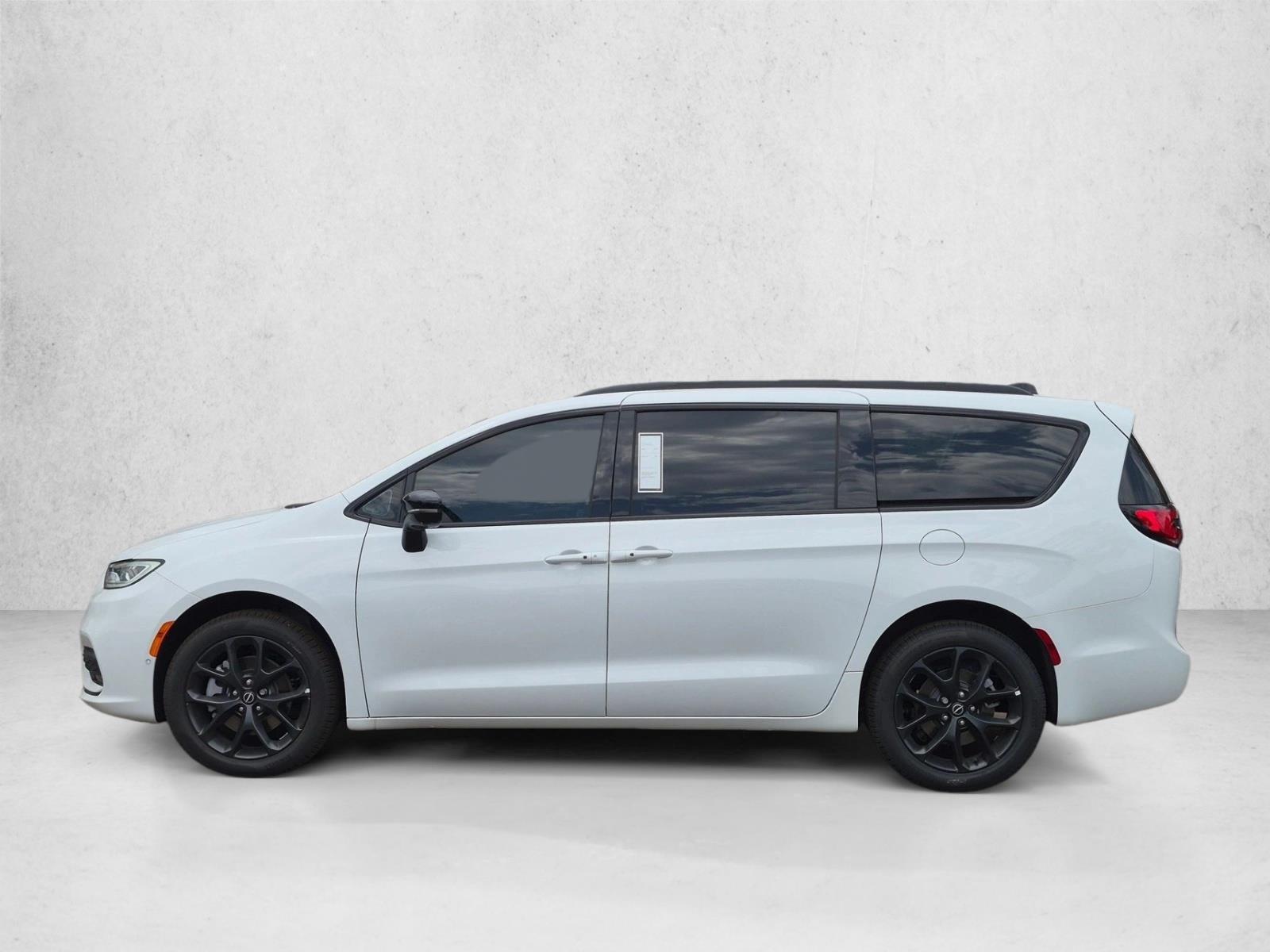 2026 Chrysler Pacifica Limited - Photo 8