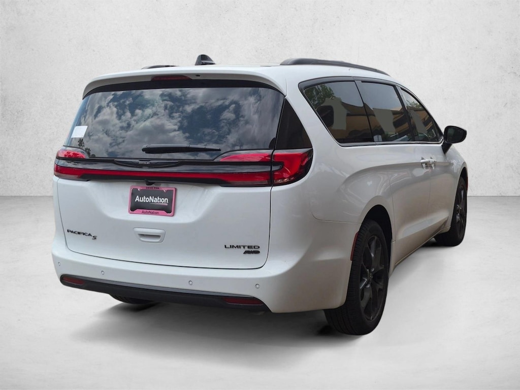 New 2026 Chrysler Pacifica Limited Van Passenger Van